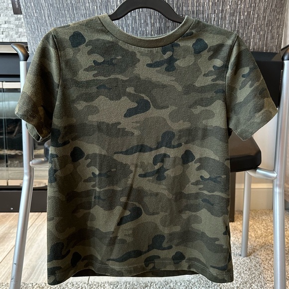 Old Navy Camo t-shirt - Picture 1 of 3